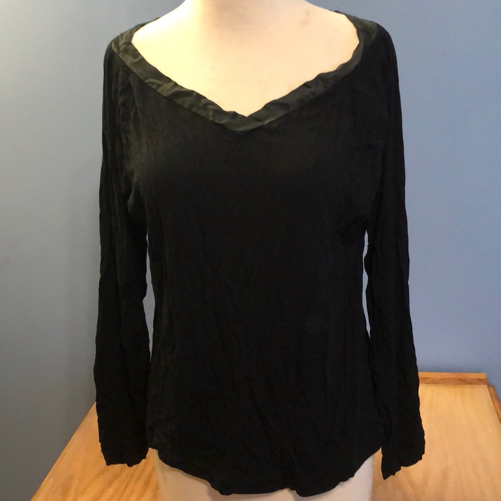 Banana Republic black vneck shirt XL